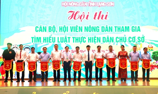 11 đội tham gia Hội thi “Cán bộ, hội viên nông dân tham gia tìm hiểu Luật Thực hiện dân chủ ở cơ sở”