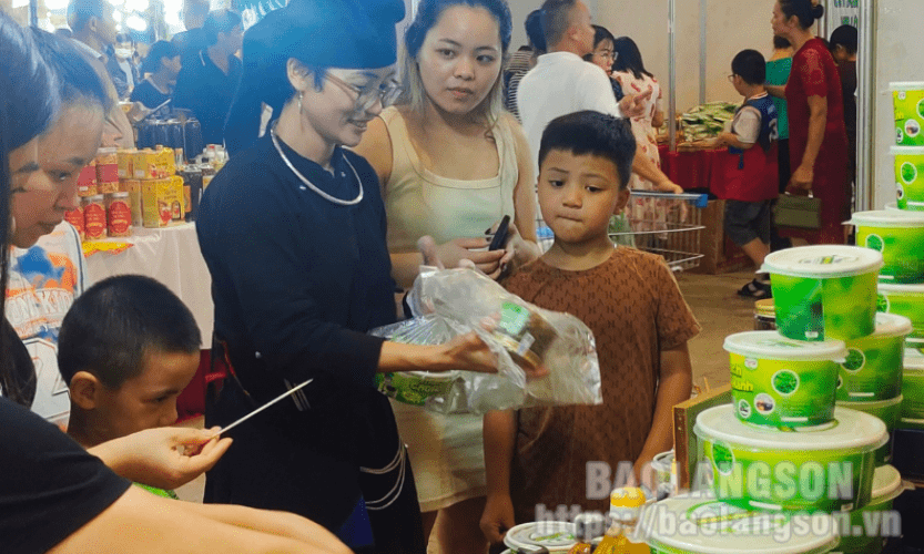 Quảng bá, giới thiệu sản phẩm OCOP của tỉnh tại Hội chợ OCOP vùng Đông Bắc - Quảng Ninh 2023