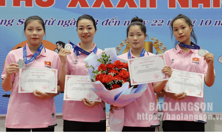 Karate Lạng Sơn giành huy chương bạc trong nội dung Kata đồng đội nữ tại ngày thi đấu đầu tiên giải vô