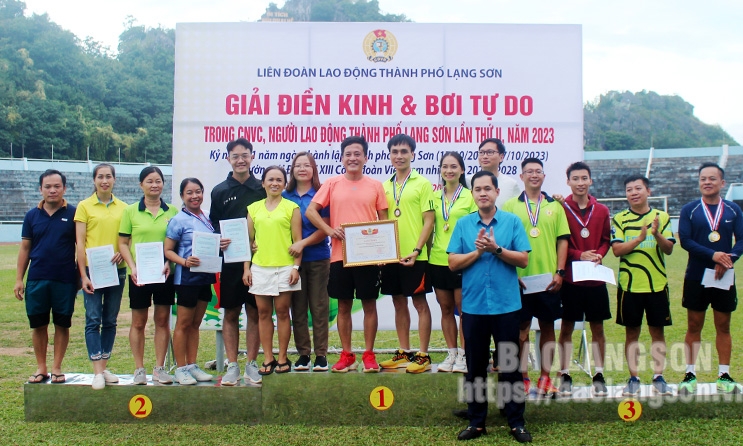 bộ huy chương tại giải điền kinh, bơi, nhảy xa trong công nhân, viên chức, lao động thành phố Lạng Sơn