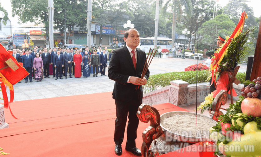 biểu của tỉnh và thành phố Lạng Sơn dâng hương kỷ niệm 192 năm ngày thành lập tỉnh và 114 năm ngày sinh