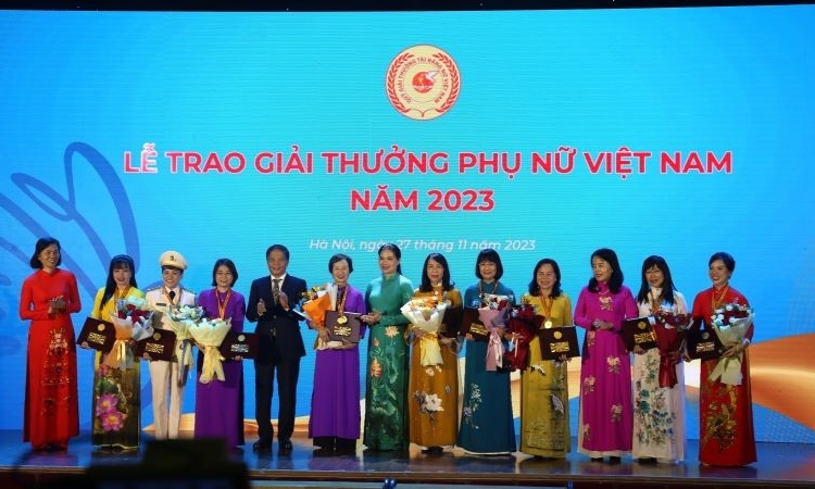 Vinh danh 7 tập thể, 19 cá nhân nhận Giải thưởng Phụ nữ Việt Nam năm 2022 và 2023