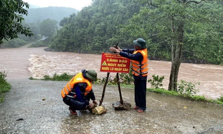 Trung Bộ mưa lớn, cảnh báo ngập úng, lũ quét, sạt lở