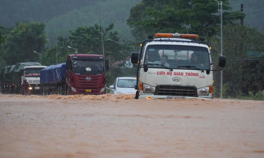 Từ chiều 12/11, Trung Bộ mưa lớn, đề phòng ngập úng, lũ quét, sạt lở