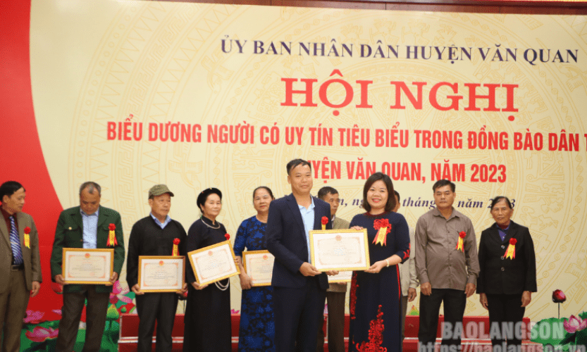 Văn Quan: Biểu dương người có uy tín tiêu biểu trong đồng bào dân tộc thiểu số