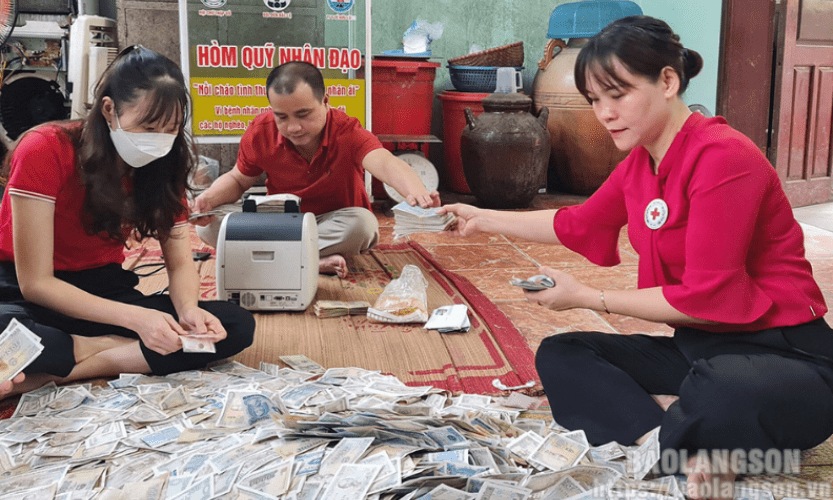 Thùng quỹ nhân đạo - Trao gửi yêu thương