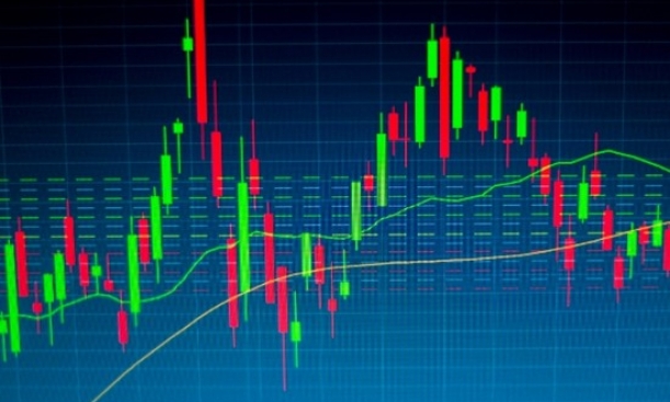 [Infographic] VN-Index giữ sắc xanh dưới áp lực bán mạnh từ khối ngoại