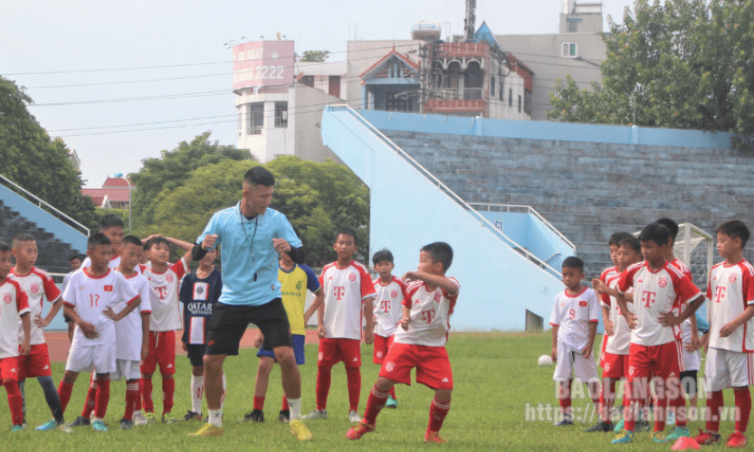 Bóng đá trẻ và ước mơ vươn tới thành công