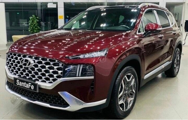 Hyundai Santa Fe hết hàng VIN 2022, bị cắt giảm ưu đãi ngay cả bản sản xuất 2023.