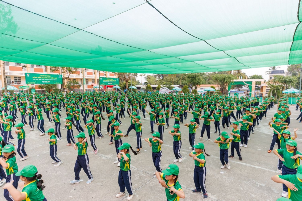 11.032 học sinh lập kỷ lục Việt Nam với màn đồng diễn thể dục ấn tượng- Ảnh 1.