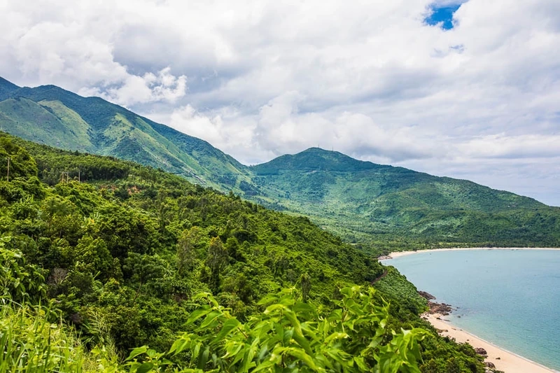 Đèo Hải Vân được đánh giá là một trong những cung đường đèo đẹp nhất thế giới. (Ảnh: vietnamtourism)