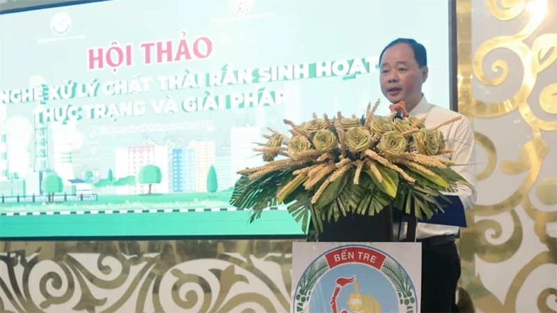 Thứ trưởng Khoa học và Công nghệ phát biểu tại hội thảo.