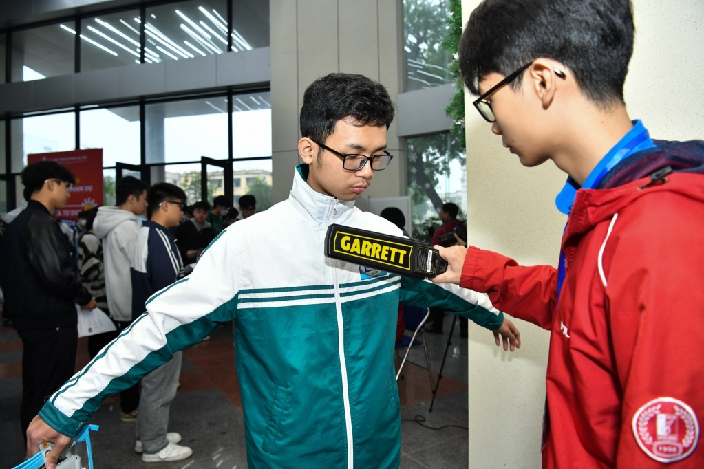 Năm nay kỳ thi đánh giá tư duy do Đại học Bách khoa Hà Nội tổ chức là kỳ thi khởi động sớm nhất, mở màn cho mùa thi lấy kết quả xét tuyển vào đại học năm 2024. Trong đợt thi đầu tiên, thí sinh được chia thành 107 phòng thi tại 16 điểm thi ở 8 tỉnh, thành phố, gồm: Hà Nội, Hải Phòng, Quảng Ninh, Thái Nguyên, Nam Định, Nghệ An, Thanh Hóa, Đà Nẵng.