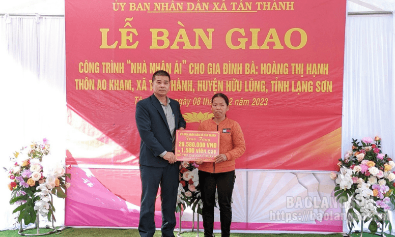 Bàn giao nhà nhân ái cho gia đình có hoàn cảnh đặc biệt khó khăn xã Tân Thành, huyện Hữu Lũng