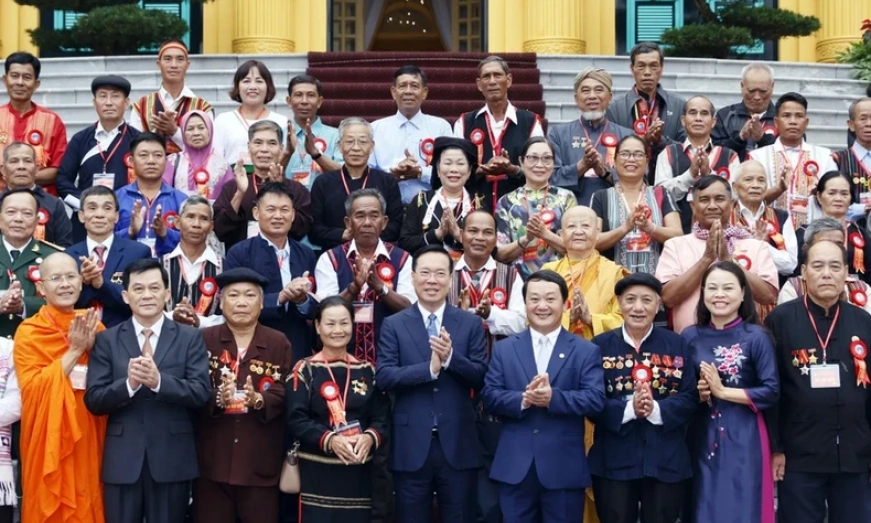 Trân trọng, tôn vinh những đóng góp quý báu của người có uy tín trong đồng bào dân tộc thiểu số