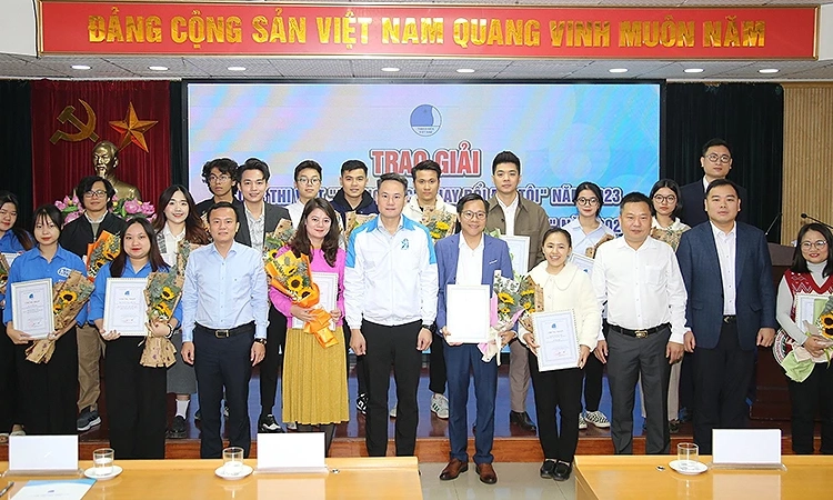 Hội Liên hiệp Thanh niên Việt Nam trao giải các cuộc thi đồng hành năm 2023