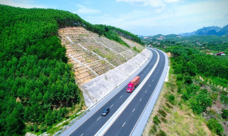 Ngành giao thông giải ngân gần 100.000 tỷ đồng vốn đầu tư công năm 2023