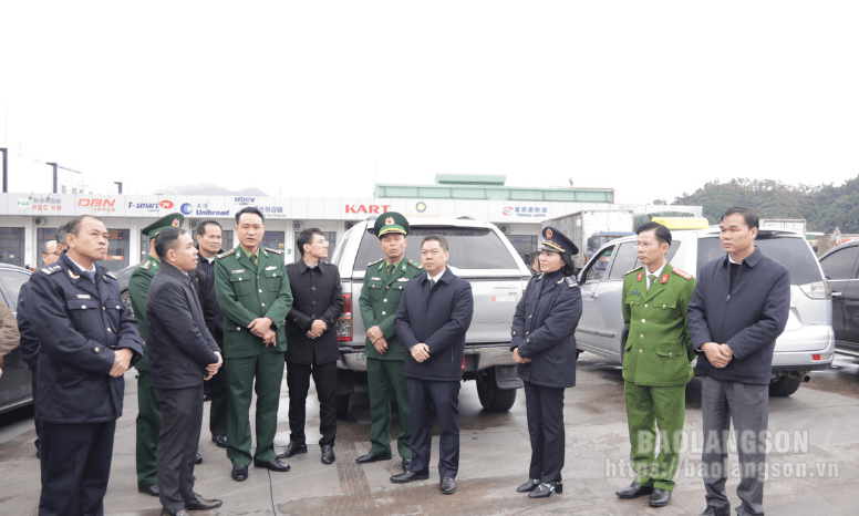 Kiểm tra tình hình xuất nhập khẩu hàng hóa tại cửa khẩu Tân Thanh và cửa khẩu quốc tế Hữu Nghị