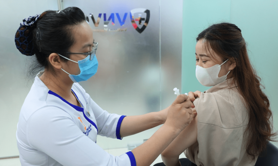 Mở rộng hợp tác về nghiên cứu, sản xuất vaccine và điều trị bệnh thời đại