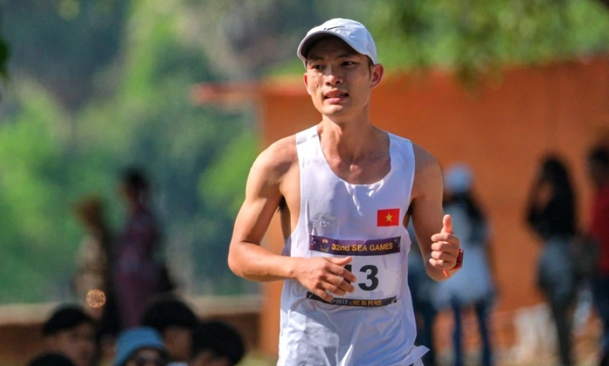 Hoàng Nguyên Thanh phá kỷ lục marathon quốc gia tồn tại suốt 21 năm