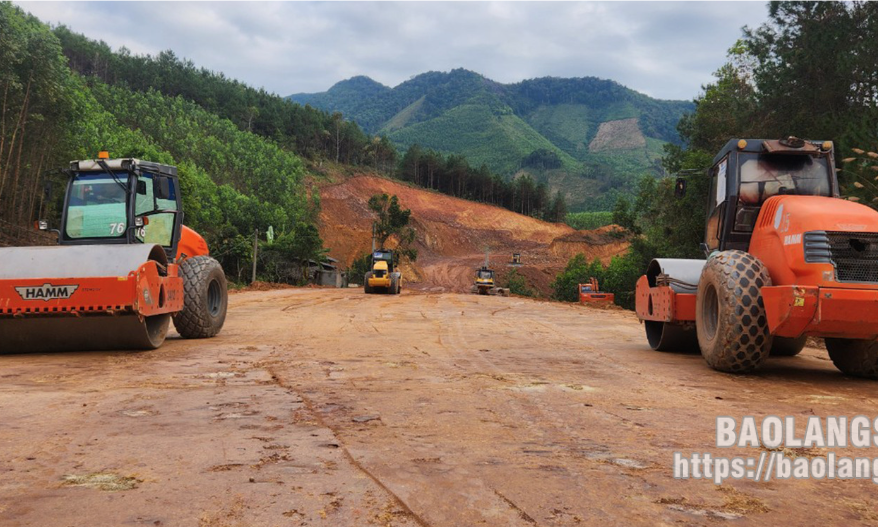 Ba ca trên công trường đường giao thông