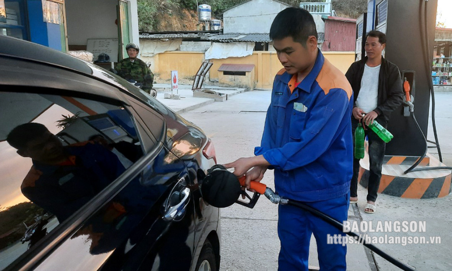 Giá xăng, dầu đồng loạt giảm