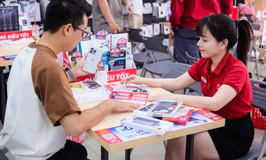 Cận Tết Nguyên đán, nhiều mẫu máy smartphone cao cấp đang được giảm giá sâu