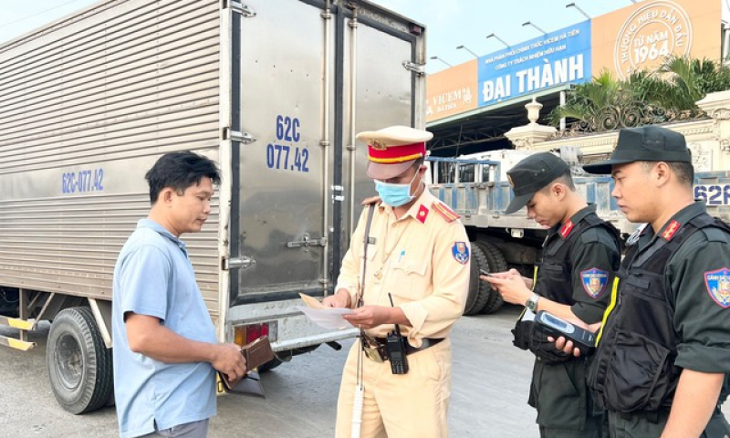 Ngày đầu ra quân, lực lượng CSGT cả nước xử phạt hơn 23 tỷ đồng vi phạm