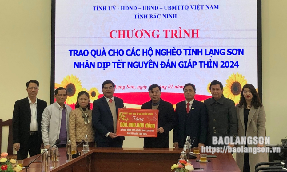 ban MTTQ tỉnh tiếp nhận quà tết của tỉnh Bắc Ninh và Ngân hàng Eximbank dành tặng người nghèo tỉnh Lạng