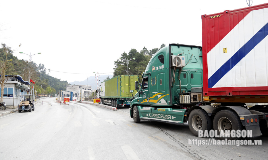 Lạng Sơn: 826 xe chở hàng hóa xuất nhập khẩu qua các cửa khẩu trong 7 ngày nghỉ Tết Nguyên đán