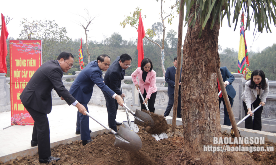 Lãnh đạo tỉnh dự Lễ phát động “Tết trồng cây đời đời nhớ ơn Bác Hồ” tại huyện Chi Lăng