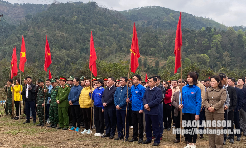 Huyện Văn Lãng phát động “Tết trồng cây đời đời nhớ ơn Bác Hồ” năm 2024