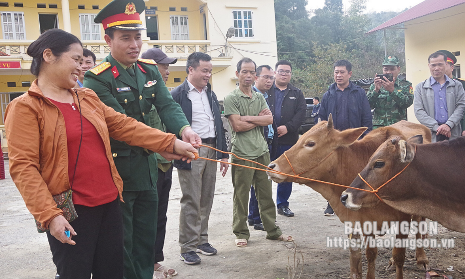 Giúp dân bằng tất cả tình cảm, trách nhiệm