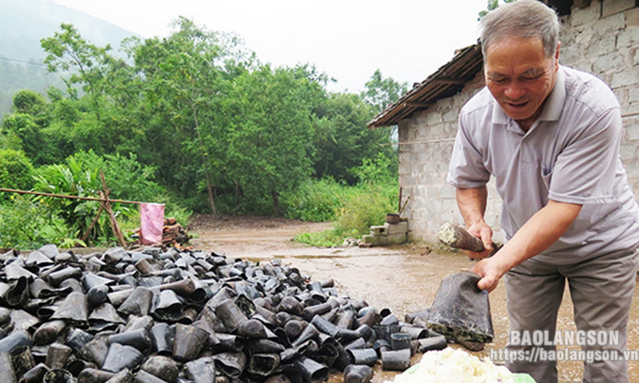 Người có uy tín, già làng "truyền lửa" ở biên cương