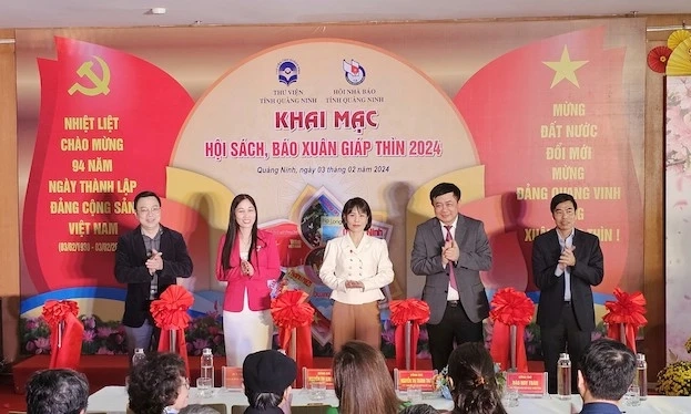 Quảng Ninh khai mạc Hội sách, báo Xuân Giáp Thìn 2024