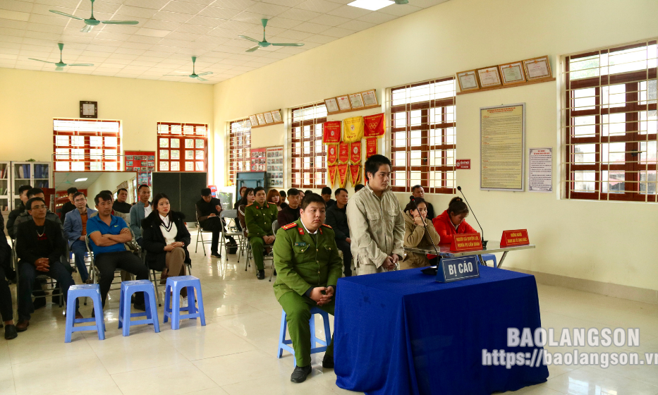 Buôn bán 715kg pháo nổ, lĩnh án hơn 9 năm tù