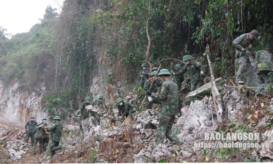 Con đường xuân, ấm tình quân dân