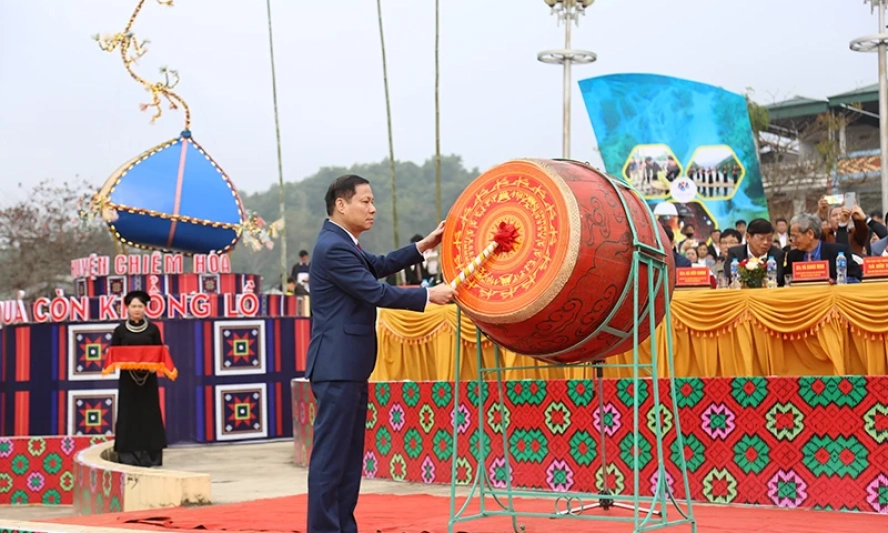 Hàng vạn người tham dự Lễ hội Lồng Tông tại Tuyên Quang