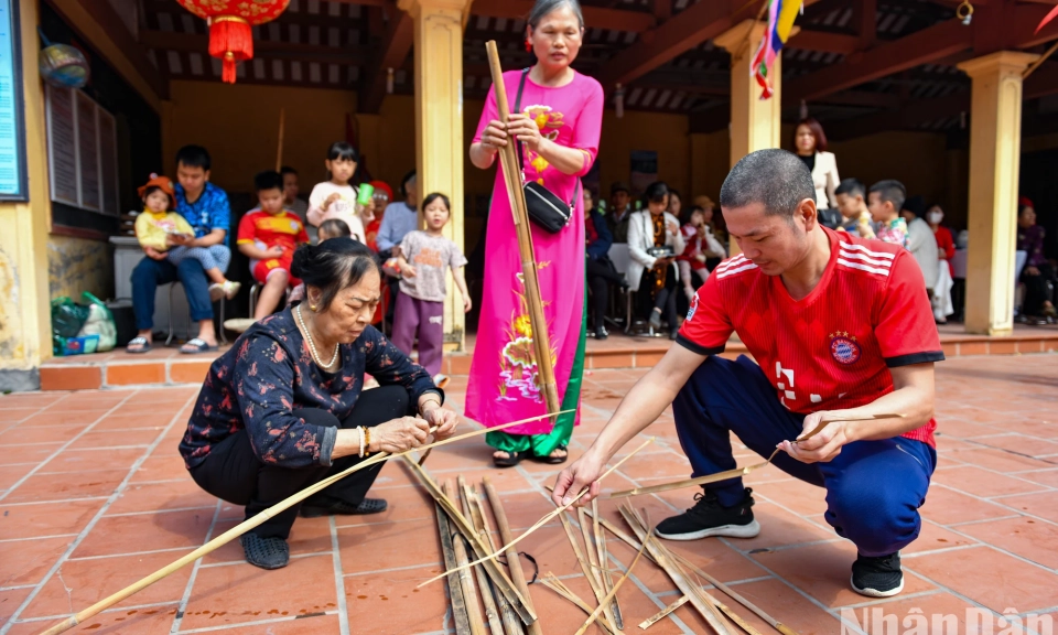 Đầu xuân, tới Thị Cấm xem kéo lửa, thổi cơm thi