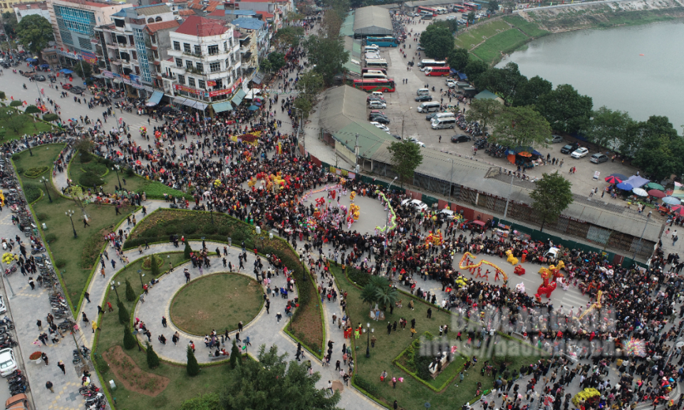 Trên 52.000 lượt người tham dự lễ hội Kỳ Cùng - Tả Phủ trong ngày đầu tiên