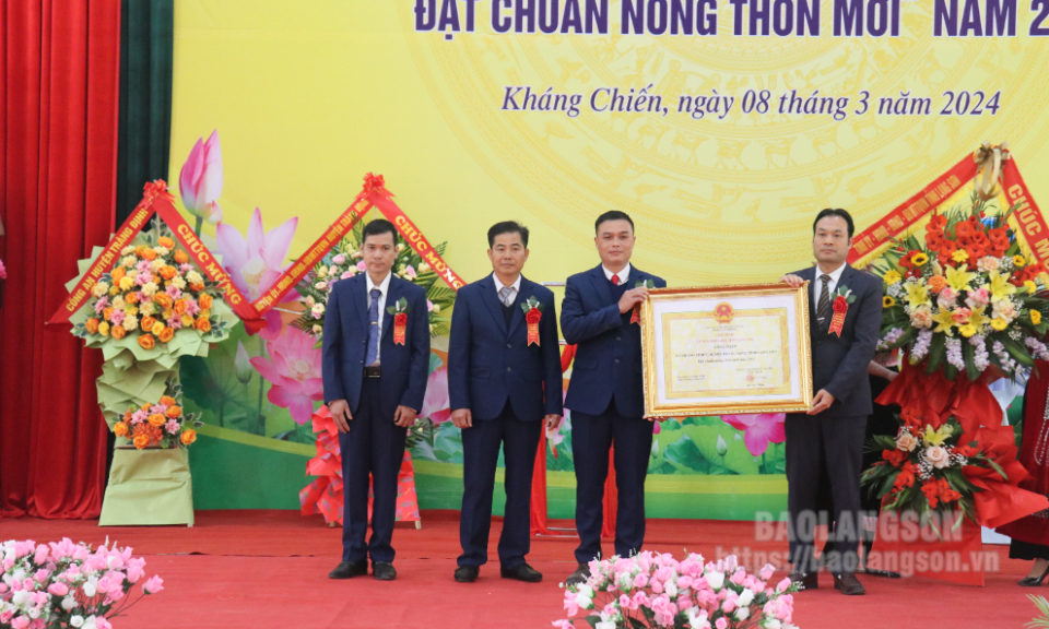 Xã Kháng Chiến đón bằng công nhận đạt chuẩn nông thôn mới