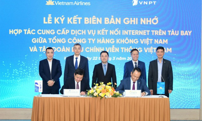 VNPT và Vietnam Airlines hợp tác chiến lược, kết nối Internet trên tàu bay