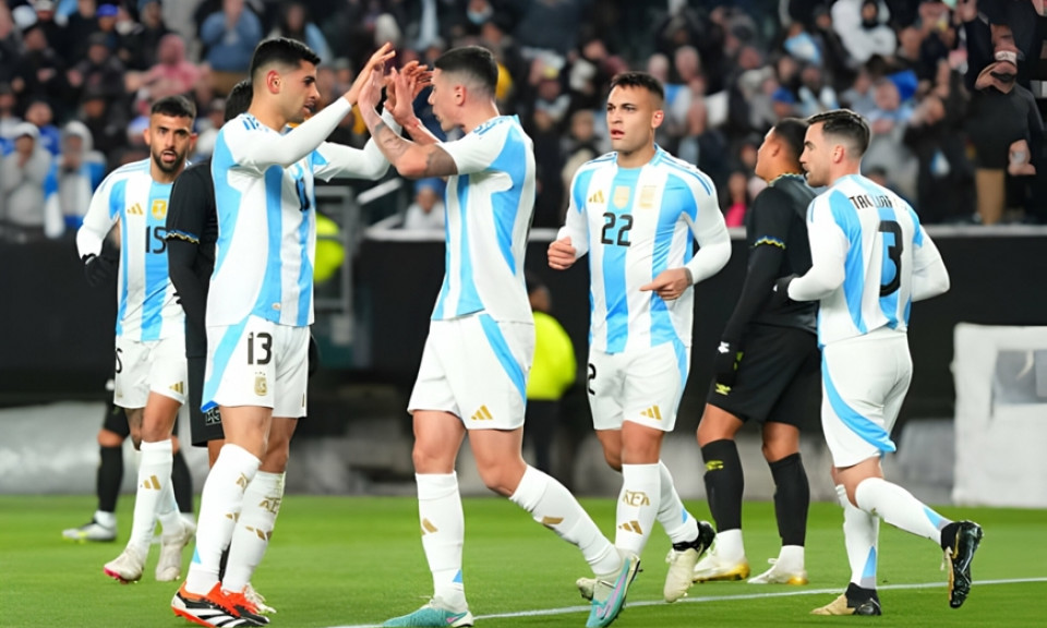 Vắng Messi, đội tuyển Argentina vẫn thắng đậm