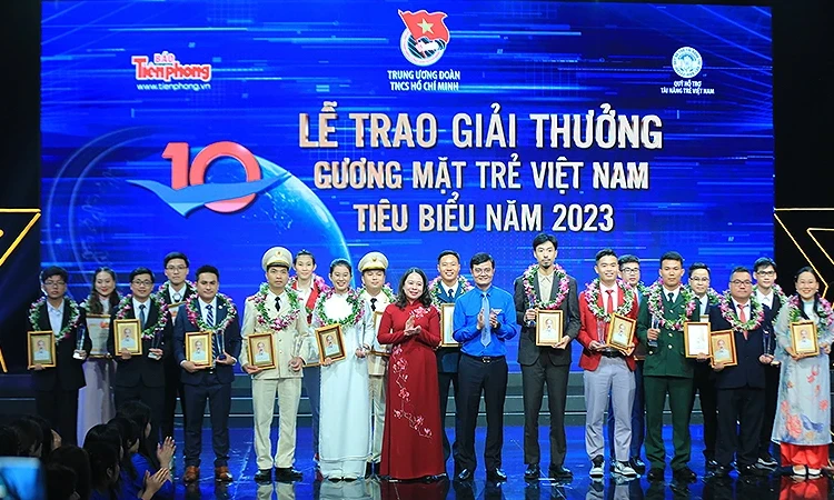 Trao giải thưởng 10 Gương mặt trẻ Việt Nam tiêu biểu