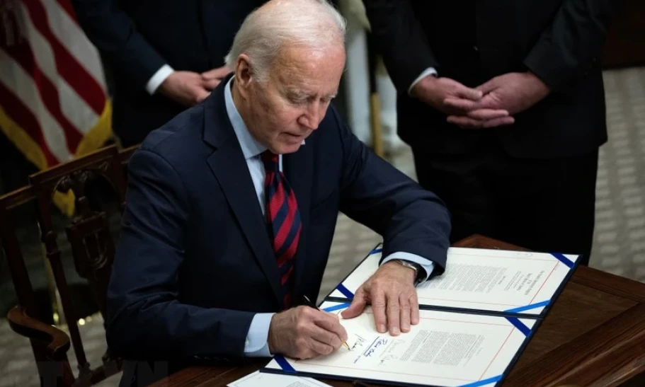 Tổng thống Biden ký ban hành luật cấp ngân sách 1.200 tỷ USD cho Chính phủ Mỹ