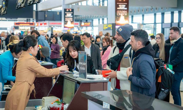 Thiếu tàu bay, giá vé máy bay khó 'hạ nhiệt'