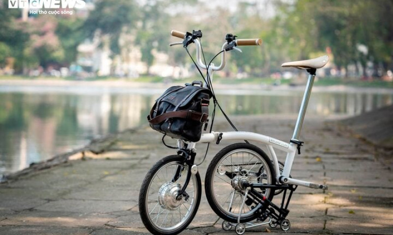 Thợ Việt 'phù phép' xe đạp gấp Brompton thành xe điện độc nhất vô nhị