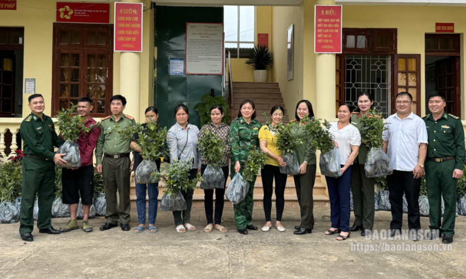 Trao tặng 8.000 cây giống cho phụ nữ hoàn cảnh khó khăn khu vực biên giới của huyện Tràng Định