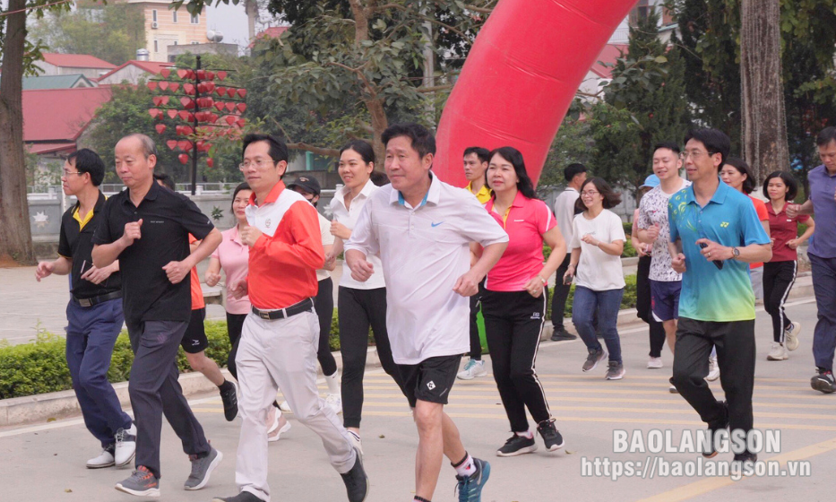 Cao Lộc: 500 người tham gia ngày chạy Olympic vì sức khỏe toàn dân