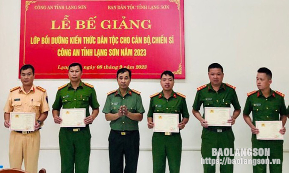 an Lạng Sơn bồi dưỡng kiến thức và học tiếng đồng bào dân tộc thiểu số: Để gần dân, hiểu dân, thực hiện